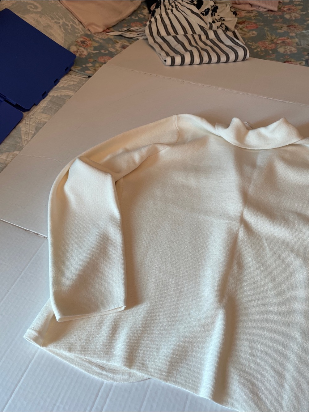 Cyrus Devotion White Women’s Cardigan Sweater - Picture 7 of 12